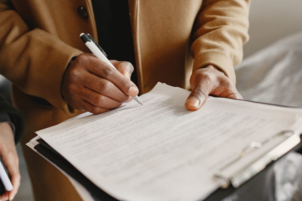 ¿Cuánto cuesta hacer una escritura en el notario según el tipo de trámite?