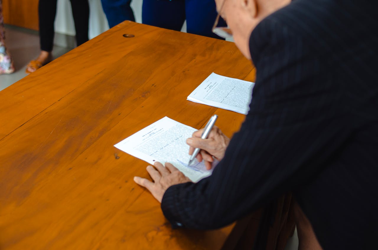¿Cuánto cuesta hacer una escritura en el notario según el tipo de trámite?